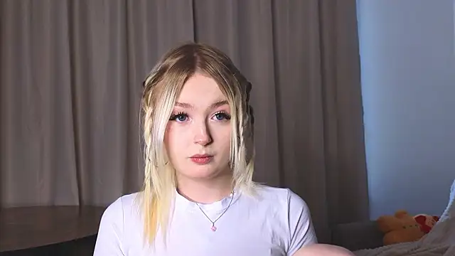 minigirl online show from February 4, 2026, 5:02 am