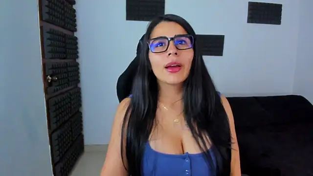 hannarusso online show from April 12, 2026, 2:15 am