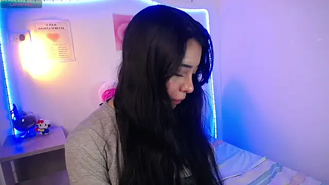 Emilybutterfly1 online show from October 10, 2025, 9:15 pm