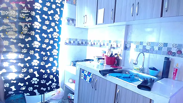 Emilybutterfly1 online show from September 9, 2025, 9:24 pm