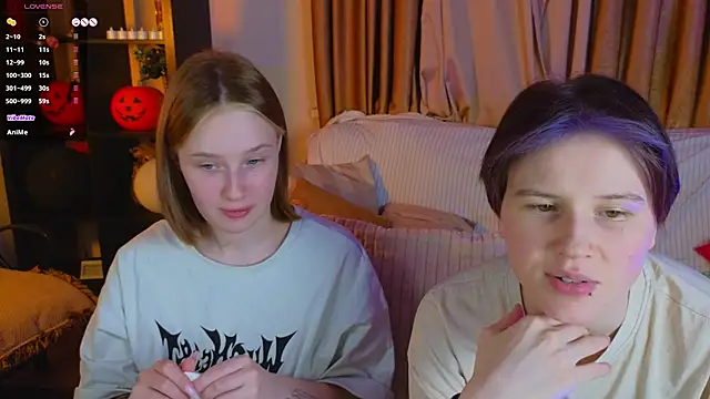 Snapshot of Tara_Lawson chatting on November 8, 2025, 7:06 pm Tara Lawson online show from November 8, 2025, 7:06 pm