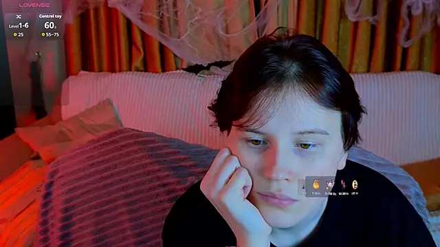 Snapshot of Tara_Lawson chatting on October 27, 2025, 7:04 pm Tara Lawson online show from October 27, 2025, 7:04 pm