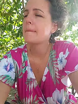 emiliemilf online show from April 1, 2026, 6:16 pm