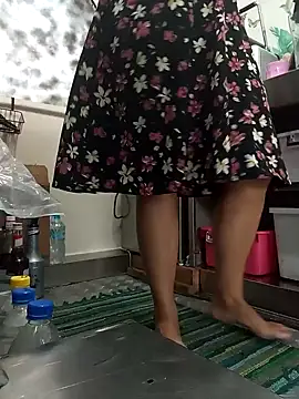 emiliemilf online show from March 6, 2026, 5:19 pm