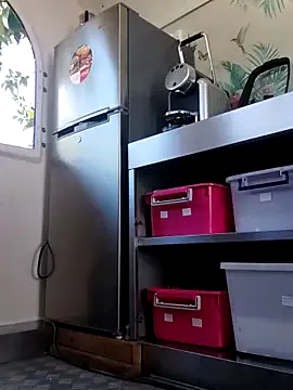 emiliemilf online show from March 11, 2026, 9:09 pm