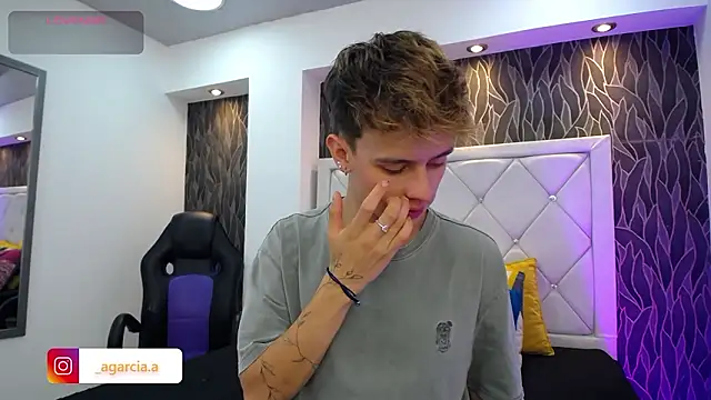 LiamWildx20 online show from March 6, 2026, 5:02 am