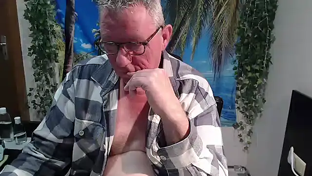 Snapshot of JamesBauer chatting on December 2, 2025, 4:47 am JamesBauer online show from December 2, 2025, 4:47 am