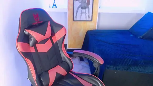 Snapshot of chloe_03_ chatting on March 19, 2025, 5:28 pm chloe 03 online show from March 19, 2025, 5:28 pm