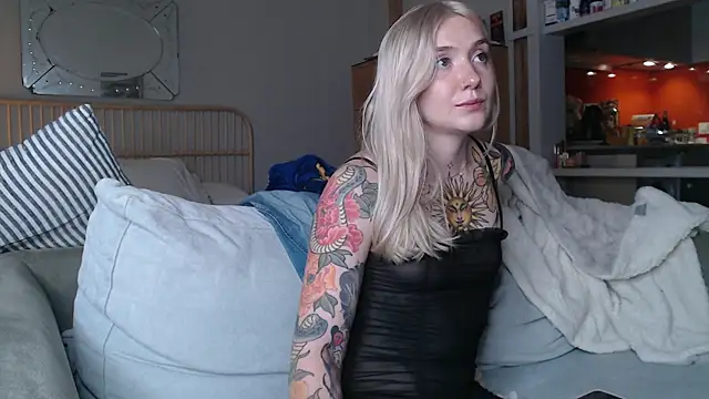Snapshot of tattoobbgirl chatting on March 19, 2025, 5:28 pm tattoobbgirl online show from March 19, 2025, 5:28 pm
