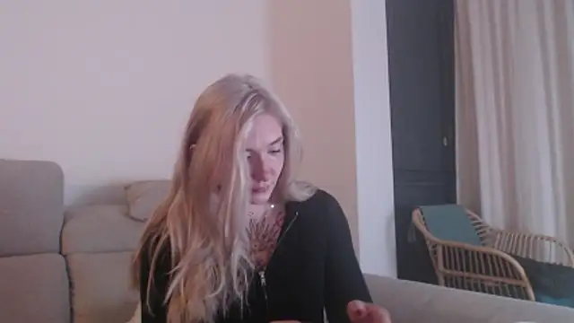 Snapshot of tattoobbgirl chatting on December 4, 2025, 5:45 pm tattoobbgirl online show from December 4, 2025, 5:45 pm