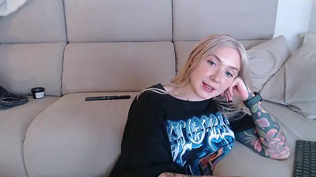 Snapshot of tattoobbgirl chatting on September 27, 2025, 5:08 pm tattoobbgirl online show from September 27, 2025, 5:08 pm
