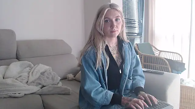 Snapshot of tattoobbgirl chatting on December 18, 2025, 3:38 pm tattoobbgirl online show from December 18, 2025, 3:38 pm