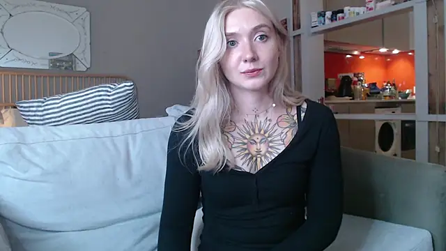 Snapshot of tattoobbgirl chatting on March 18, 2025, 2:17 pm tattoobbgirl online show from March 18, 2025, 2:17 pm