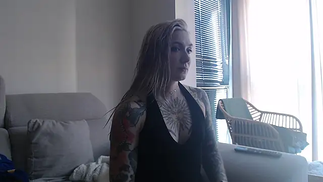 Snapshot of tattoobbgirl chatting on December 17, 2025, 1:49 pm tattoobbgirl online show from December 17, 2025, 1:49 pm