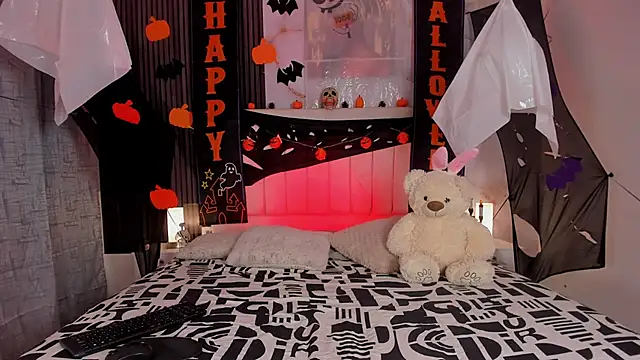 Snapshot of peachandtyron_ chatting on October 16, 2025, 4:32 am peachandtyron online show from October 16, 2025, 4:32 am
