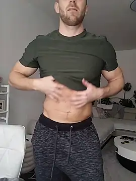 Snapshot of trainwithme chatting on November 5, 2025, 8:39 am trainwithme online show from November 5, 2025, 8:39 am