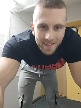 Snapshot of trainwithme chatting on November 4, 2025, 12:09 pm trainwithme online show from November 4, 2025, 12:09 pm