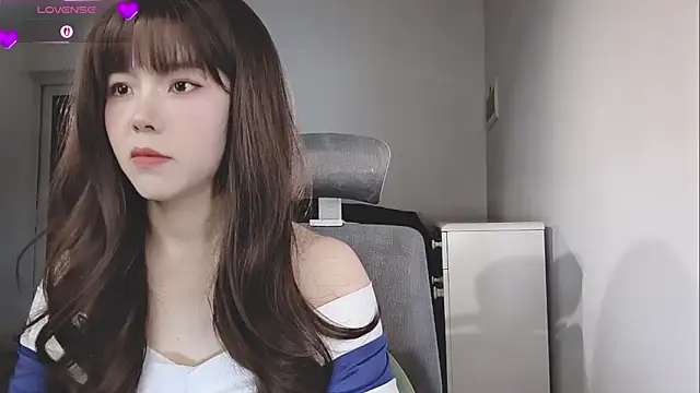Snapshot of BlushDoll chatting on April 23, 2026, 5:25 pm BlushDoll online show from April 23, 2026, 5:25 pm