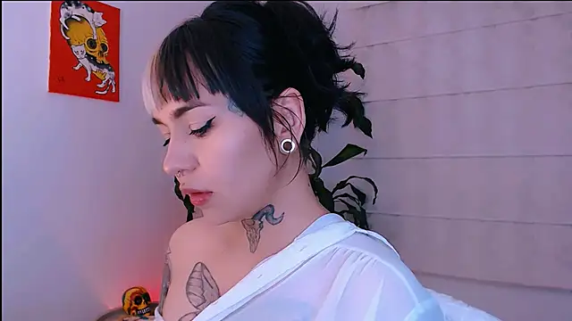 Snapshot of your_horny_angel_66 chatting on October 2, 2025, 11:52 pm your horny angel 66 online show from October 2, 2025, 11:52 pm