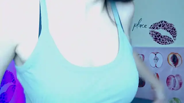 Snapshot of VanessaRey_ chatting on November 13, 2025, 7:18 pm VanessaRey online show from November 13, 2025, 7:18 pm