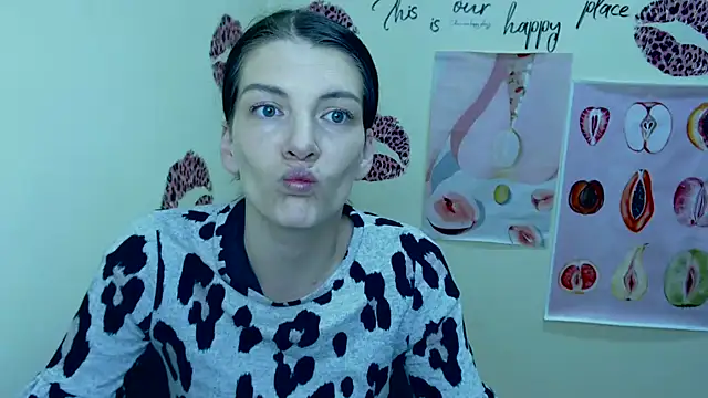 Snapshot of VanessaRey_ chatting on March 21, 2025, 7:44 am VanessaRey online show from March 21, 2025, 7:44 am