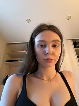 Snapshot of MilaBee chatting on March 22, 2025, 12:14 pm MilaBee online show from March 22, 2025, 12:14 pm