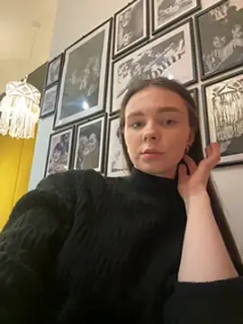 Snapshot of MilaBee chatting on March 21, 2025, 9:23 am MilaBee online show from March 21, 2025, 9:23 am