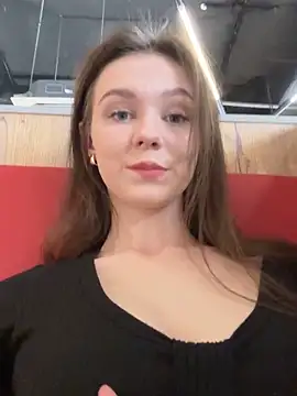 Snapshot of MilaBee chatting on September 22, 2025, 7:14 am MilaBee online show from September 22, 2025, 7:14 am