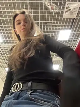 Snapshot of MilaBee chatting on February 28, 2026, 4:45 am MilaBee online show from February 28, 2026, 4:45 am