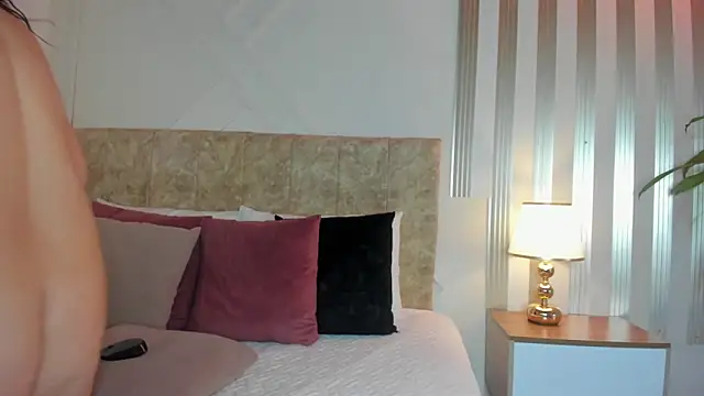 angelinarouse  online show from October 20, 2025, 12:45 am