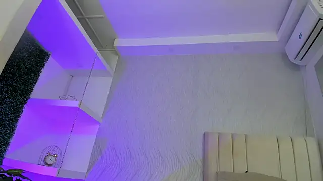 juliana luque online show from November 25, 2025, 12:05 pm