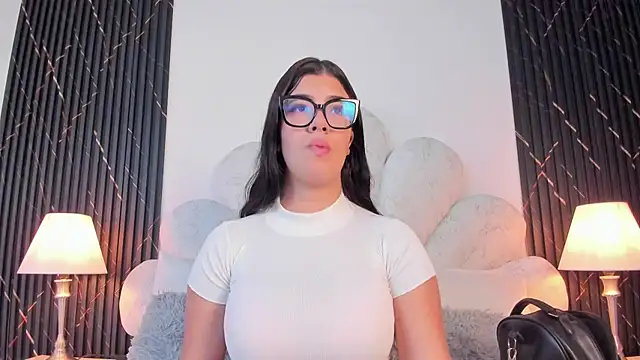 ValenRosse online show from June 1, 2026, 11:21 am