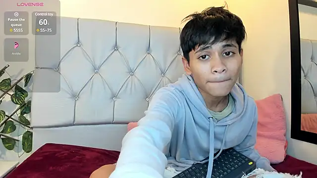 Snapshot of Ethan_Westt chatting on March 20, 2025, 9:13 pm Ethan Westt online show from March 20, 2025, 9:13 pm