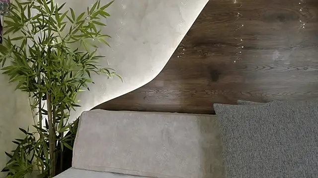 mia lacy  online show from November 26, 2025, 8:09 pm