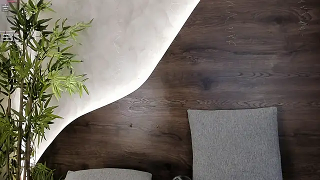 mia lacy  online show from November 17, 2025, 7:29 pm