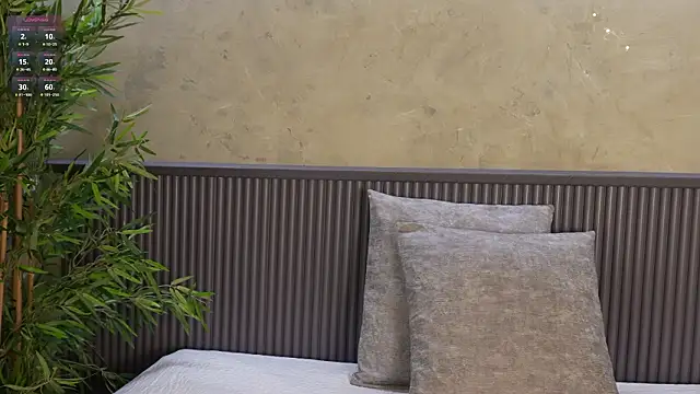 mia lacy  online show from February 26, 2026, 4:23 am