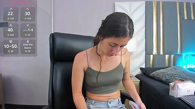 SaraJonness online show from November 18, 2025, 12:41 pm