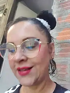 Amadamilf1980 online show from May 9, 2026, 2:20 pm