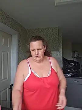 MissQueenBeex online show from May 19, 2026, 1:40 pm