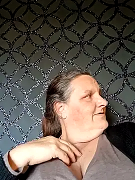 MissQueenBeex online show from October 27, 2025, 3:13 pm