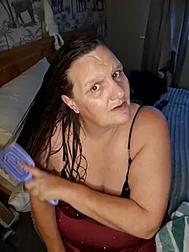 MissQueenBeex online show from December 5, 2025, 3:32 pm