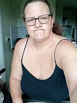 MissQueenBeex online show from May 12, 2026, 2:34 pm