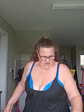 MissQueenBeex online show from May 21, 2026, 9:50 am