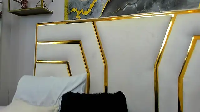 NalaRosse online show from February 15, 2026, 3:07 am