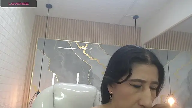 nei girl online show from September 20, 2025, 11:26 am