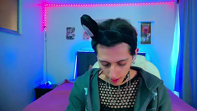 Snapshot of goth_minerva chatting on February 10, 2026, 1:32 pm goth minerva online show from February 10, 2026, 1:32 pm