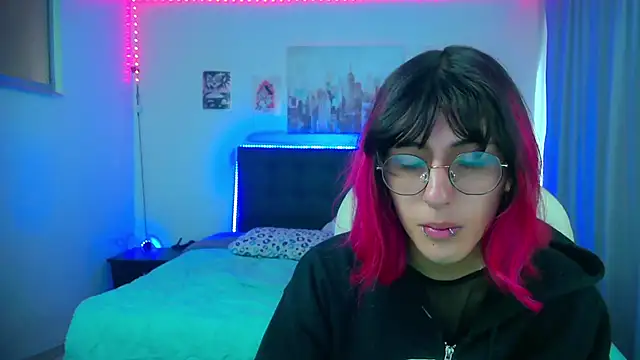 Snapshot of goth_minerva chatting on February 20, 2026, 1:24 pm goth minerva online show from February 20, 2026, 1:24 pm