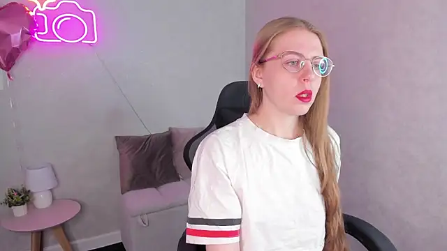 Snapshot of Joann_Shermann chatting on February 25, 2026, 1:17 am Joann Shermann online show from February 25, 2026, 1:17 am