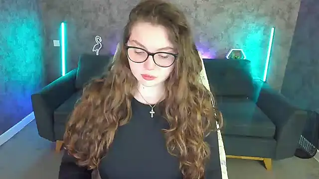 LuxSopphia online show from April 12, 2026, 7:06 pm