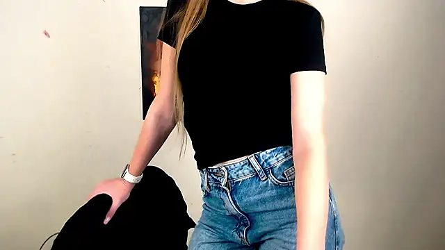 Doll Angelina online show from April 8, 2026, 6:04 am